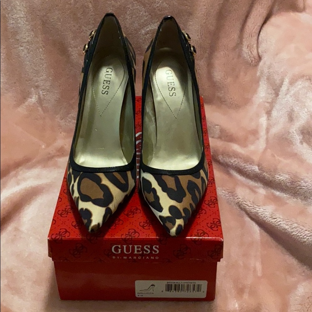Leopard guess pumps